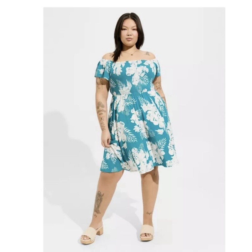 NWT Torrid Teal Floral Super Soft‎ Off Shoulder Smocked Dress Pockets Size 1X